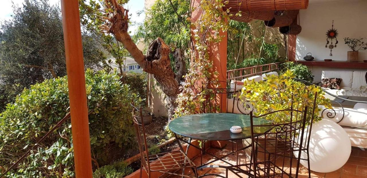 Le Belvédère - D'hôtes De Charme Et Restaurant Couette-café Flassans-sur-Issole
