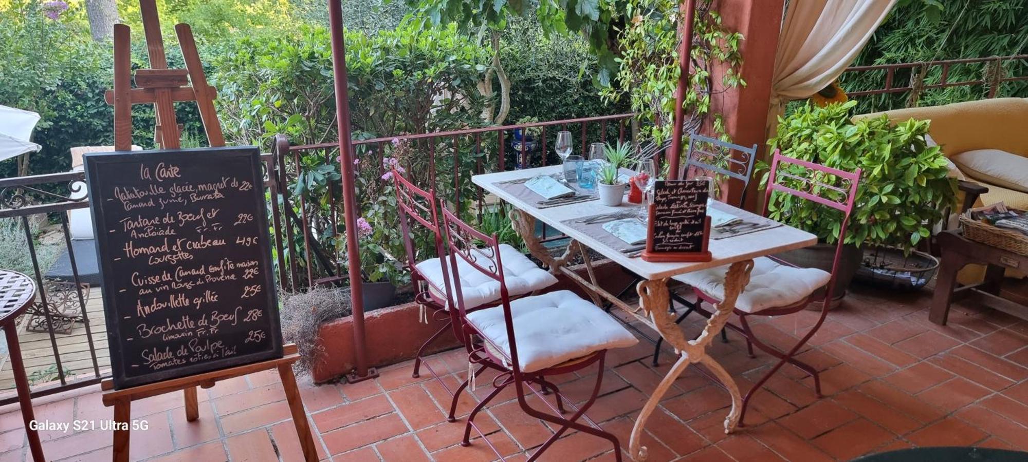 Le Belvédère - D'hôtes De Charme Et Restaurant Couette-café *