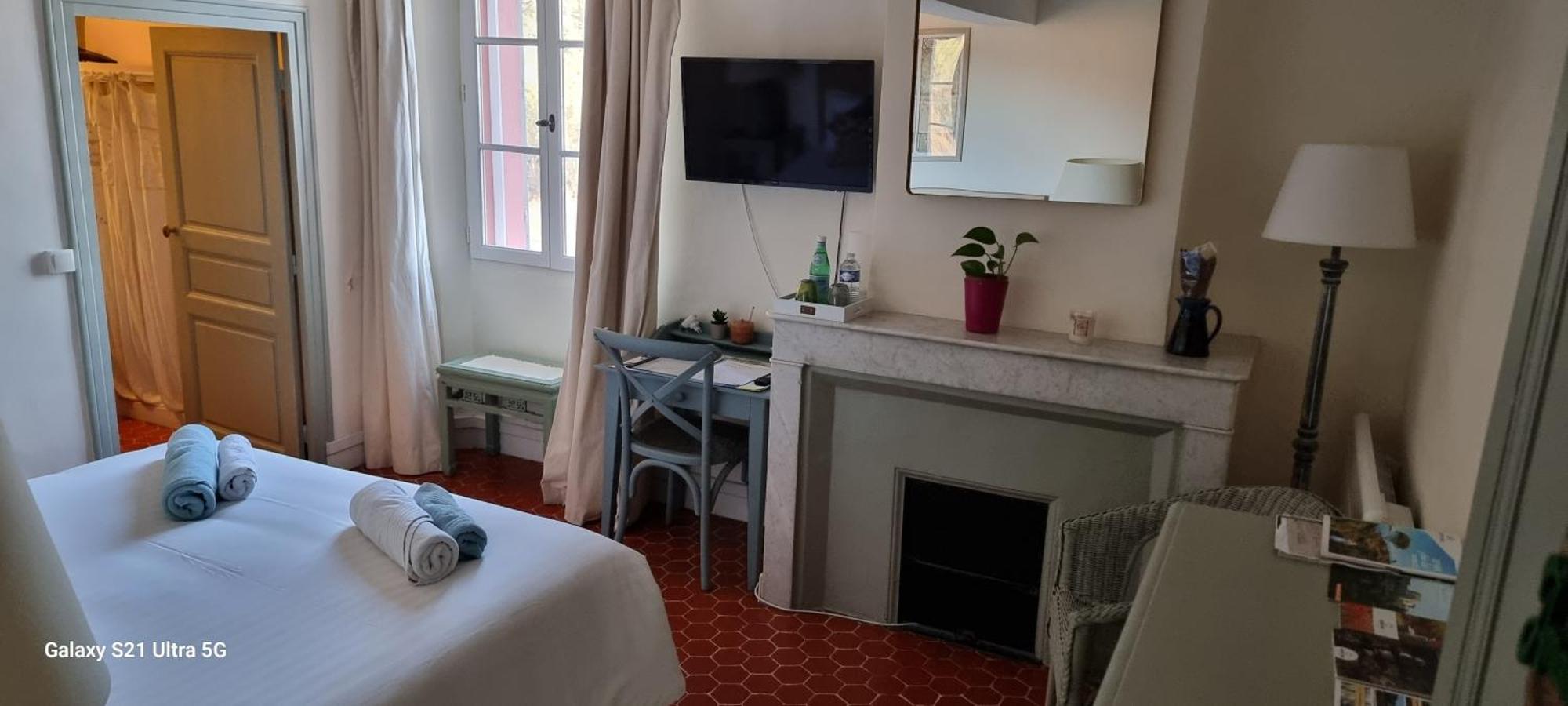 Le Belvédère - D'hôtes De Charme Et Restaurant Couette-café Flassans-sur-Issole
