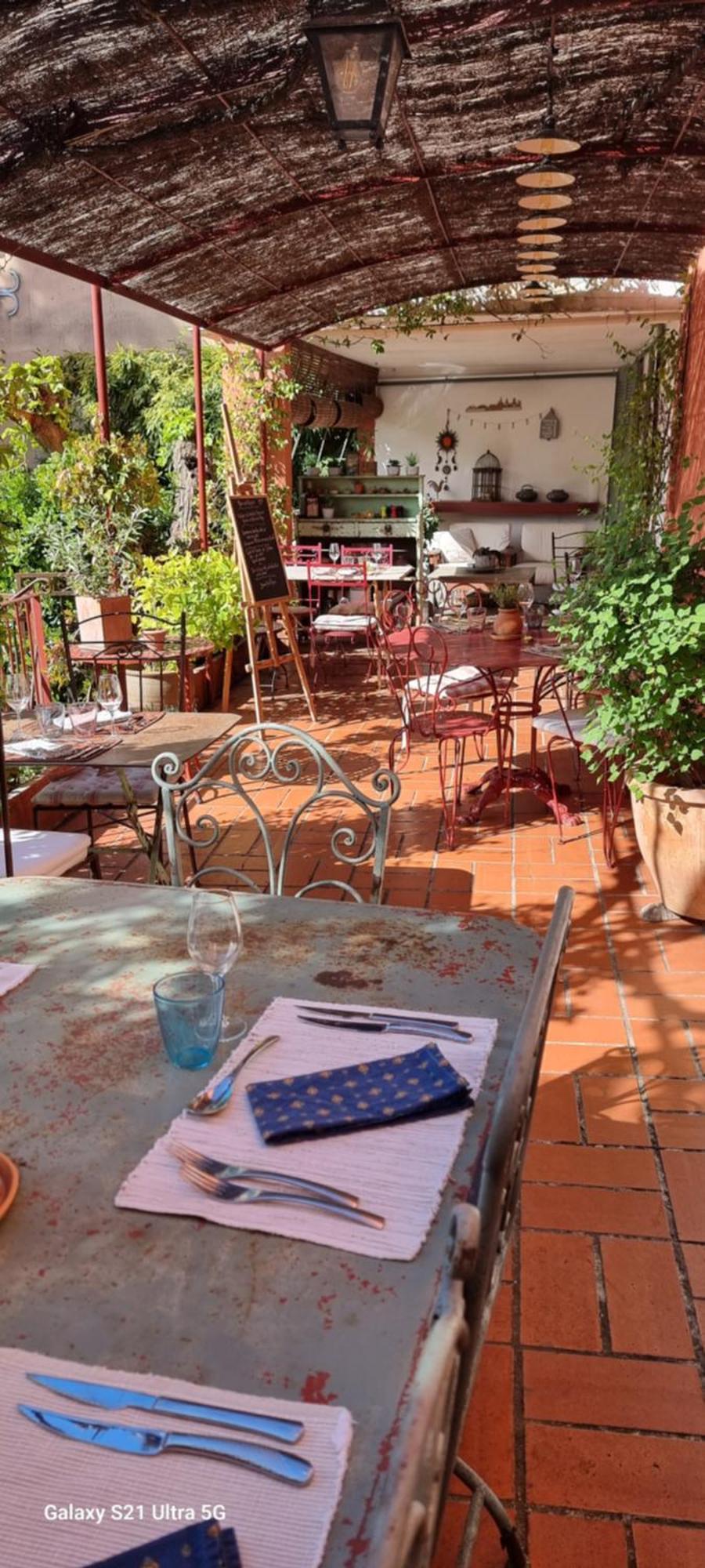 Couette-café Le Belvédère - D'hôtes De Charme Et Restaurant Flassans-sur-Issole